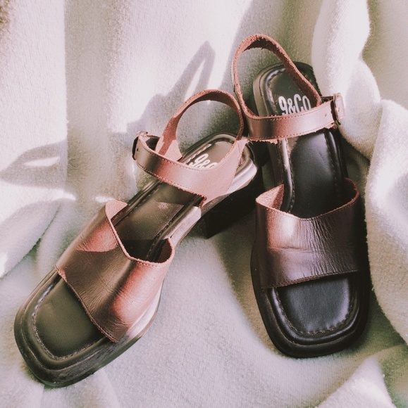 {SOLD!} VTG Leather Ankle Strap Heels - Picture 2 of 3